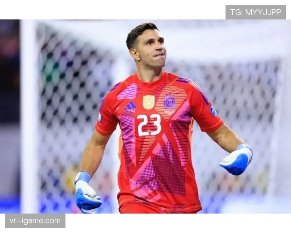 马丁内斯决赛神勇扑救助球队锁定胜局