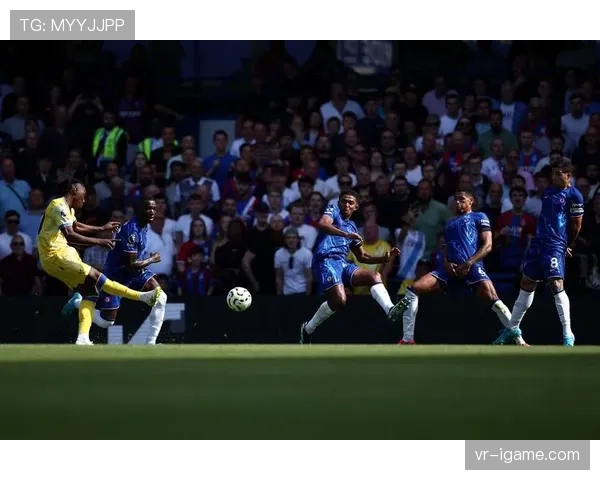 水晶宫英超表现抢眼，欧联赛场初显锋芒