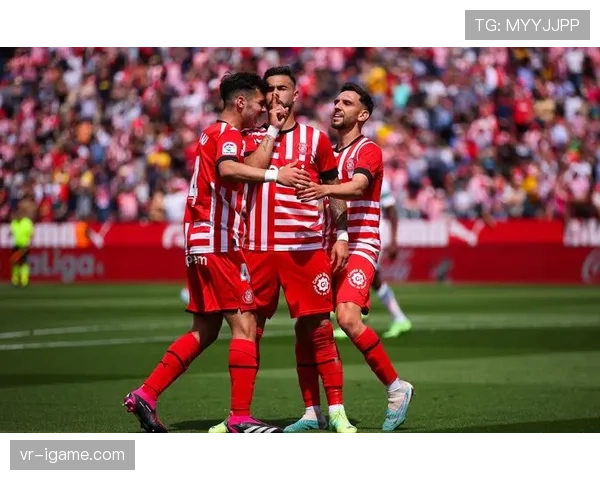 西甲焦点战：皇马巴萨再度交锋，状态回暖引爆期待