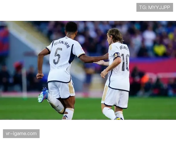 梅西与莫德里奇的组织核心角色与场上影响力深度对比 梅西与莫德里奇的组织核心角色与场上影响力深度对比