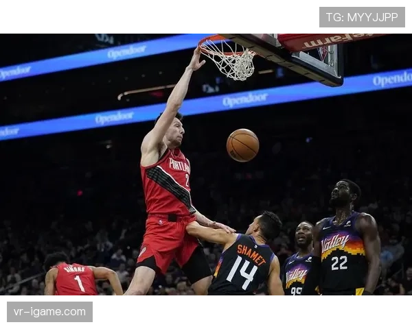 瓦格纳挡拆后无球拉开空间，比布里奇斯更具三分威胁